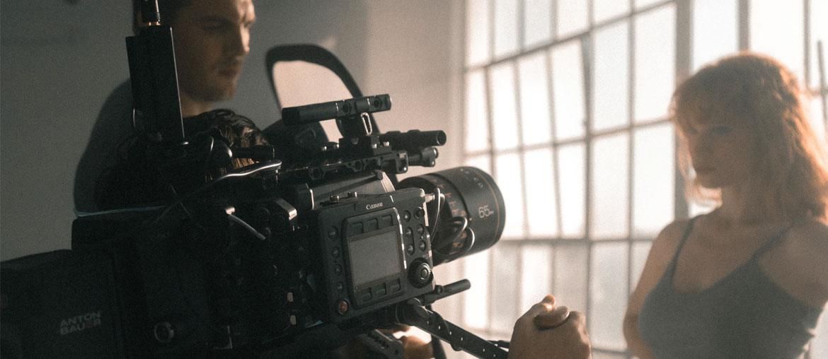 30 Best Gifts For Actors & Theater Lovers